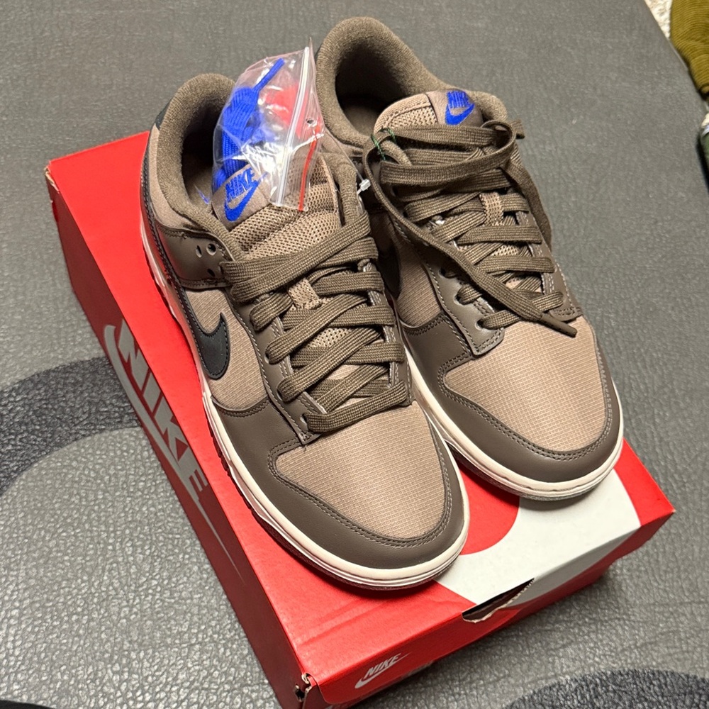 Nike Dunk Low W8/M6.5
Mink and Ironstone brown 
NWT
